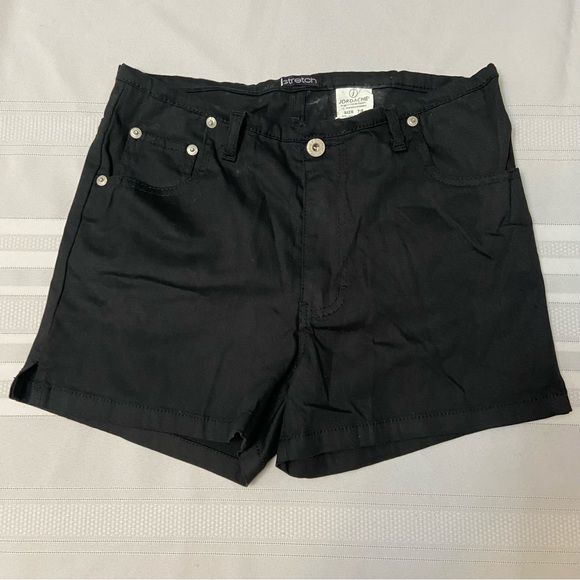 Jordache Black Stretch Split Hem Women/ Juniors Shorts size 7/8 - Picture 1 of 6